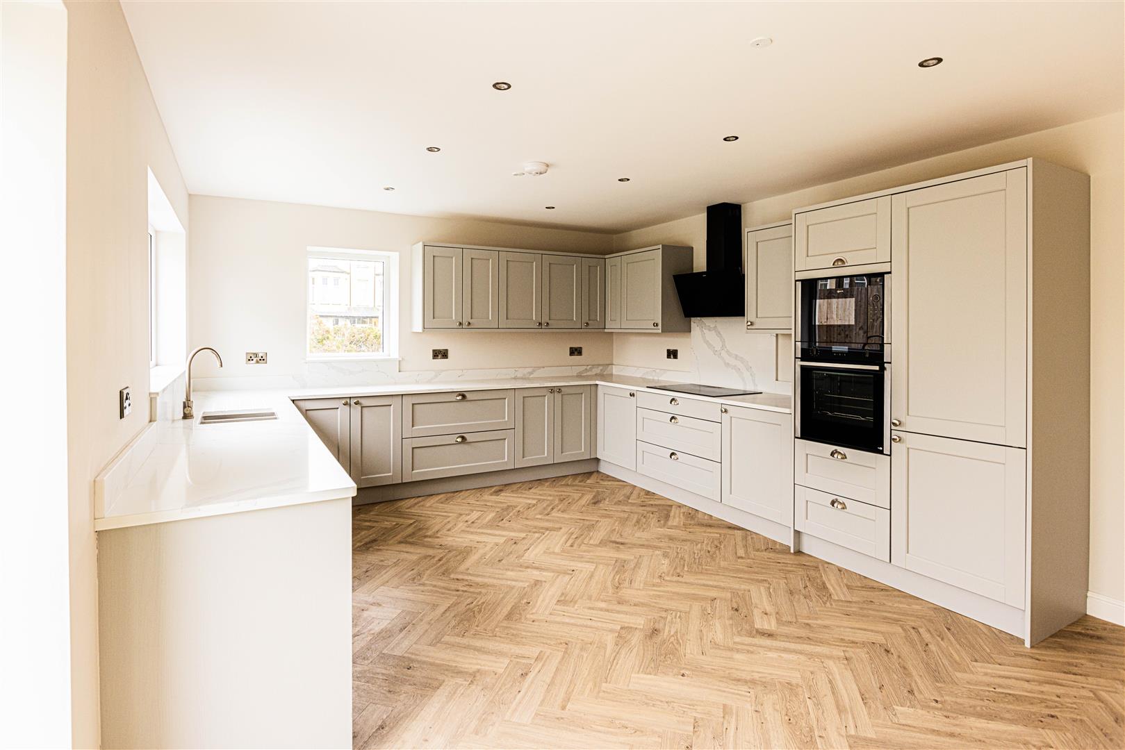 Kitchen 2.jpg